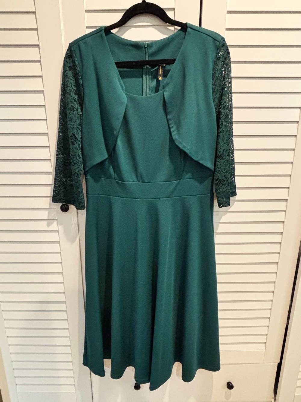 Emerald Green Lace-Sleeve Women's Dress